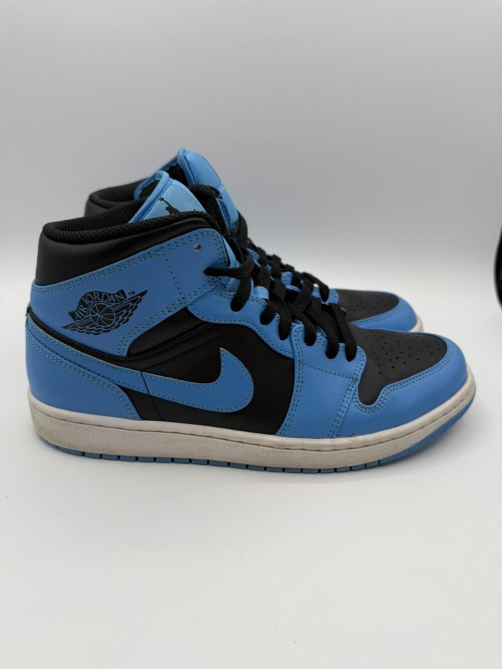 AIR JORDAN 1 MID UNIVERSITY BLUE BLACK SIZE 10 DQ8426-401 No Box